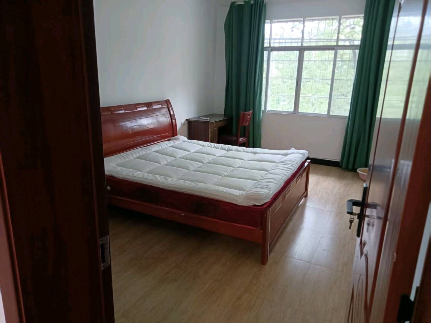 下庄小区·二楼·四室两厅·干净整洁·可住可办公·出租1200/月