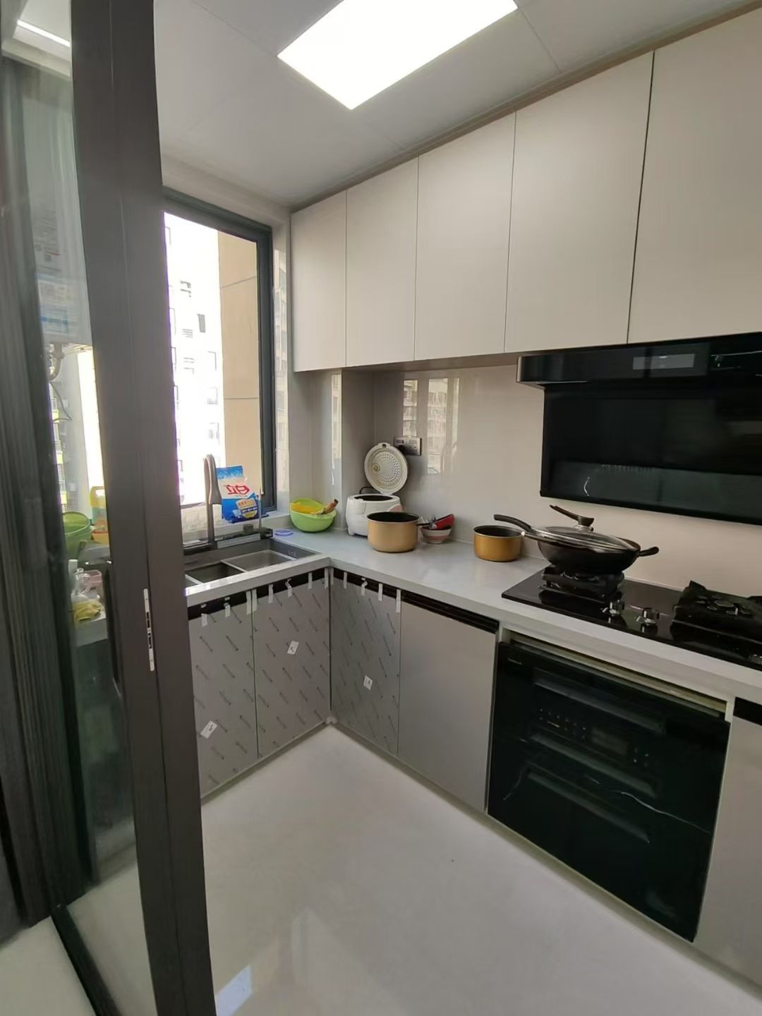 凤凰城·三室两厅·106平方·全新装修·拎包入住价格：55万