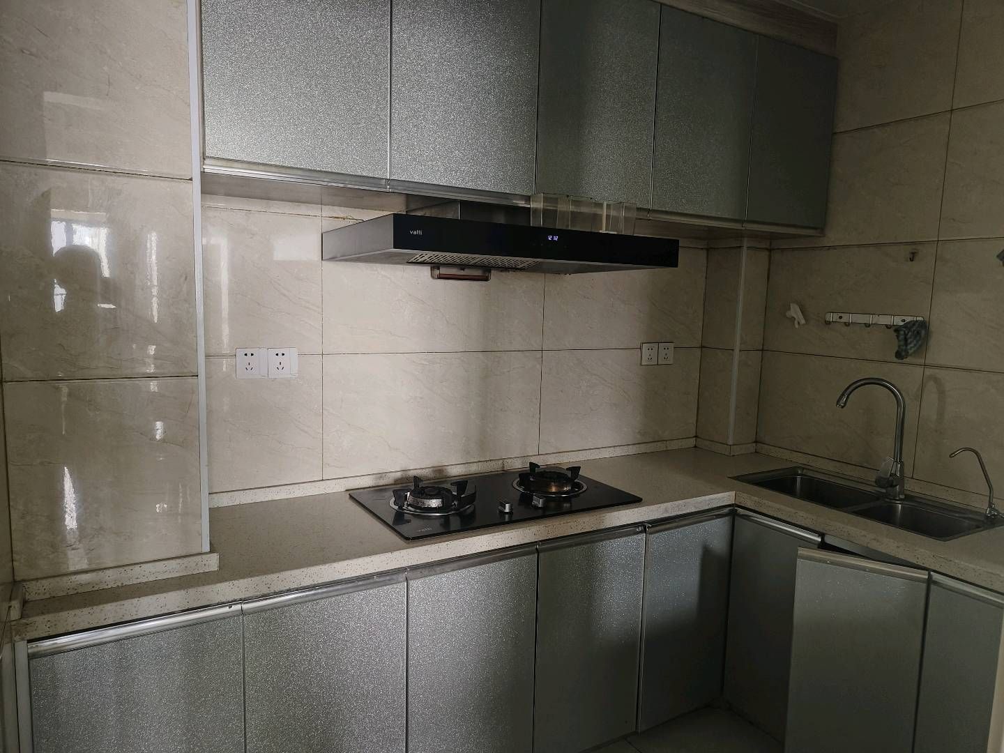 高铁片区·三室两厅·周边配套齐全·拎包入住·售价：46万