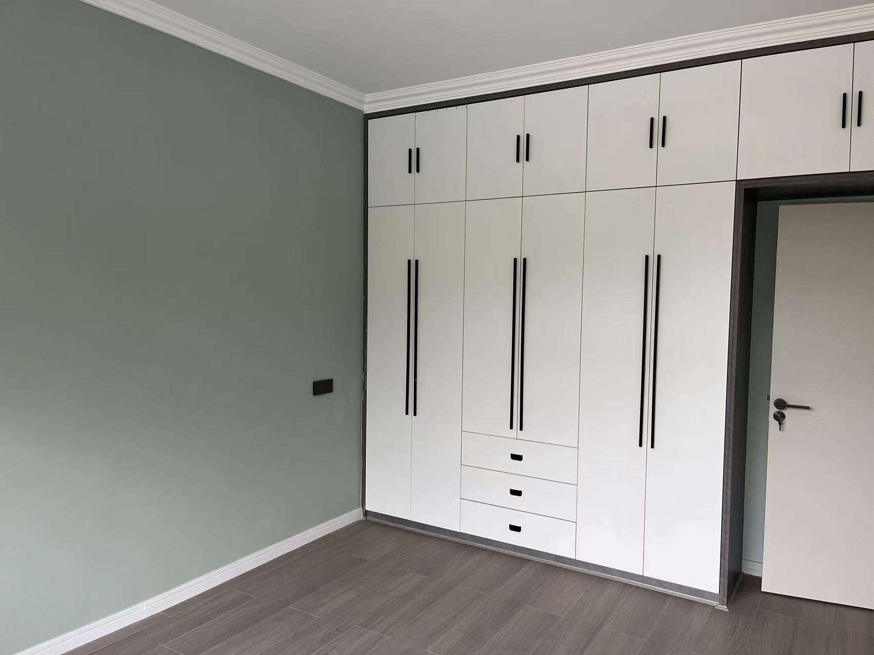 赤壁润园3室2厅精装好房南北通透拎包入住。价格39.8