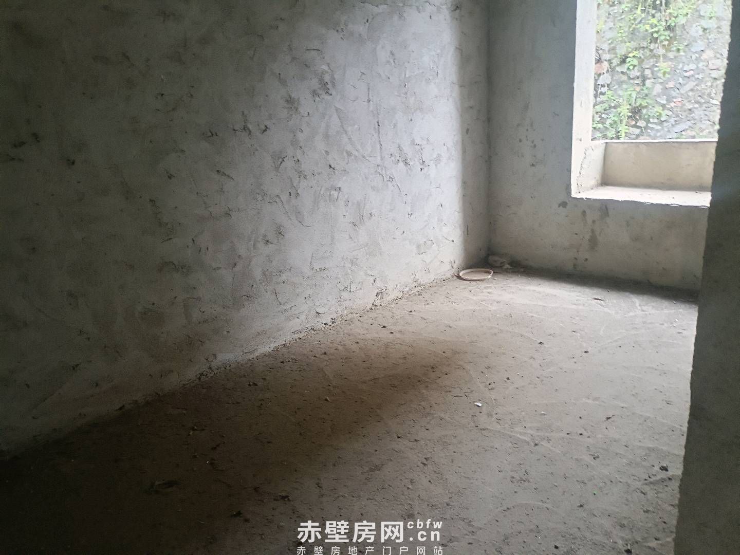 少有的楼梯三楼毛坯四房35万诚意出售