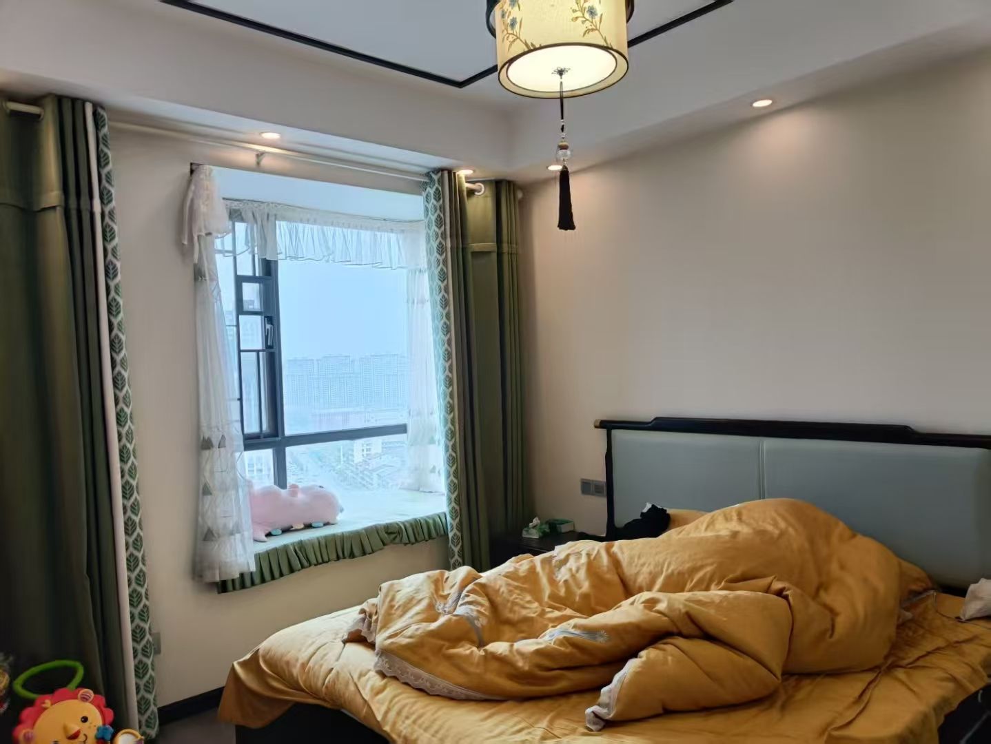 领秀城·134平方·三房两厅两位·带品牌家电家私出售：报价65万