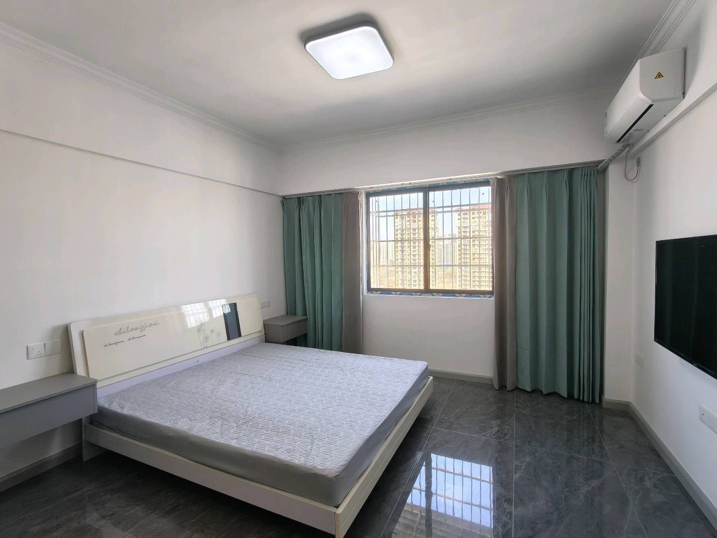 维多利亚·精装修·一室一厅·可以拎包入住1100/月