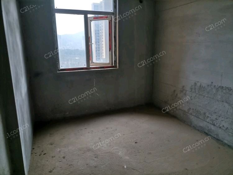 赤馬港 房：福星花園毛坯電梯房，110平，南北通透好戶型，證滿兩年，售價56萬元。鑰匙??在手，看房方便。