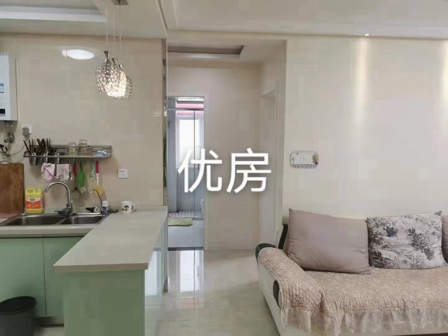 急售！五小 房領(lǐng)秀城八成新電梯兩房，好樓層，49.8萬一口價(jià)??！拎包入??！
