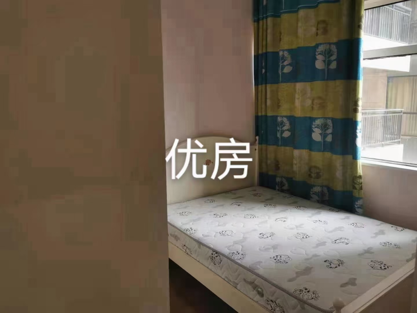 急售！五小 房領(lǐng)秀城八成新電梯兩房，好樓層，49.8萬一口價(jià)??！拎包入住！