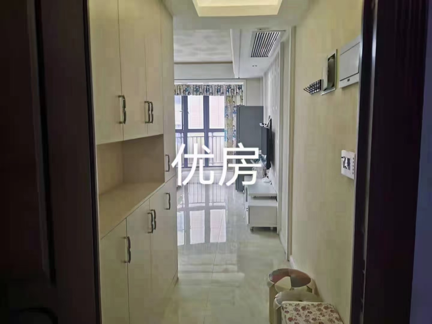 急售！五小 房領(lǐng)秀城八成新電梯兩房，好樓層，49.8萬一口價(jià)！！拎包入住！