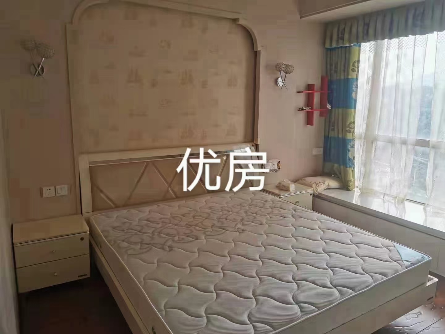 急售！五小 房領(lǐng)秀城八成新電梯兩房，好樓層，49.8萬一口價(jià)?。×喟胱?！