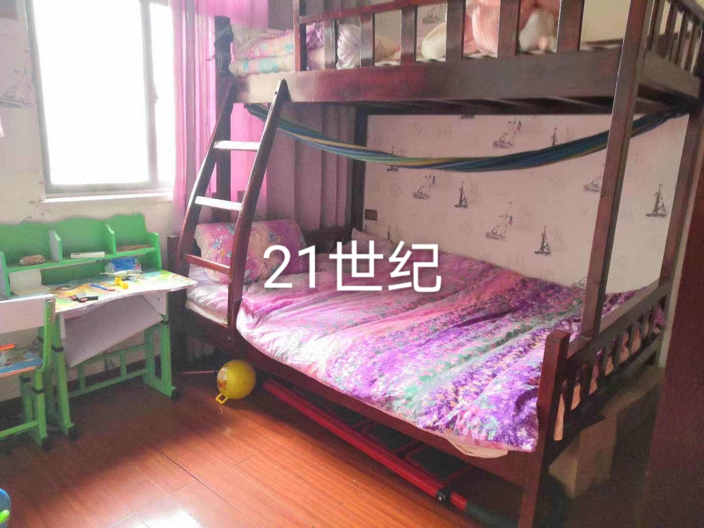 五小 房電梯房中間樓層127平米證件齊全三室兩廳兩衛(wèi)房子很新報(bào)價(jià)65萬(wàn)
