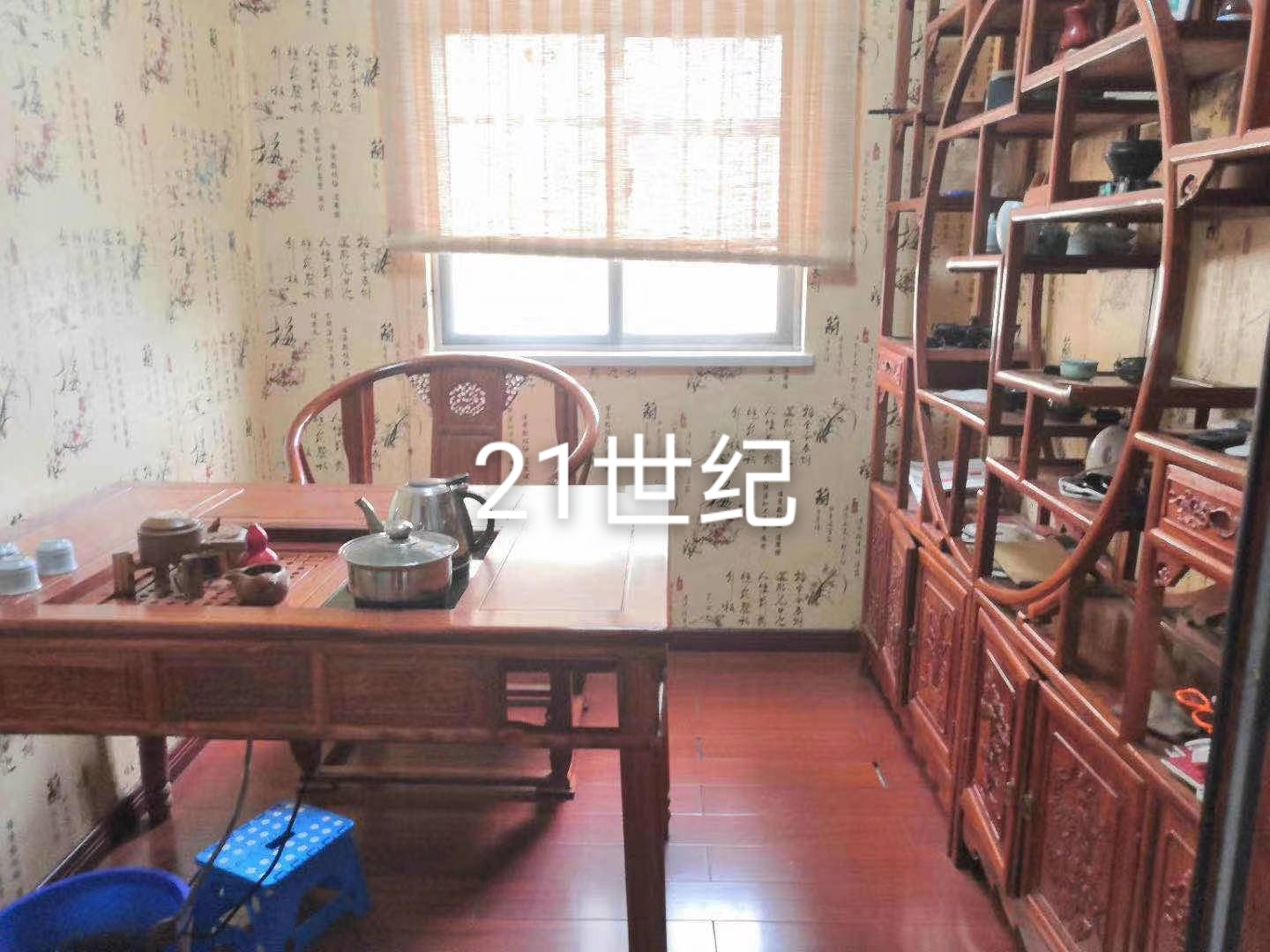 五小 房電梯房中間樓層127平米證件齊全三室兩廳兩衛(wèi)房子很新報(bào)價(jià)65萬(wàn)