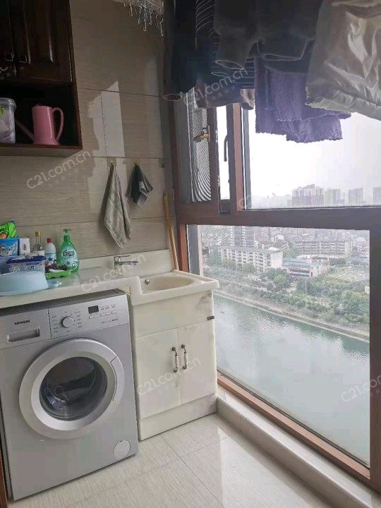一小一中 房電梯房河景房3室2廳2衛(wèi)138平中高樓層，證滿兩年，超低價(jià)格出售