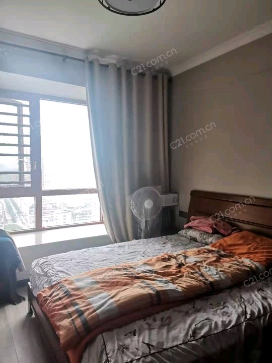 一小一中 房電梯房河景房3室2廳2衛(wèi)138平中高樓層，證滿兩年，超低價(jià)格出售