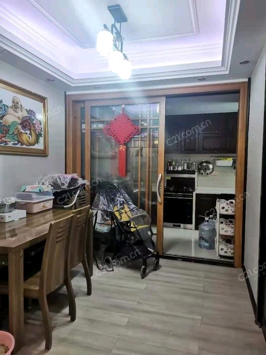 一小一中 房電梯房河景房3室2廳2衛(wèi)138平中高樓層，證滿兩年，超低價(jià)格出售