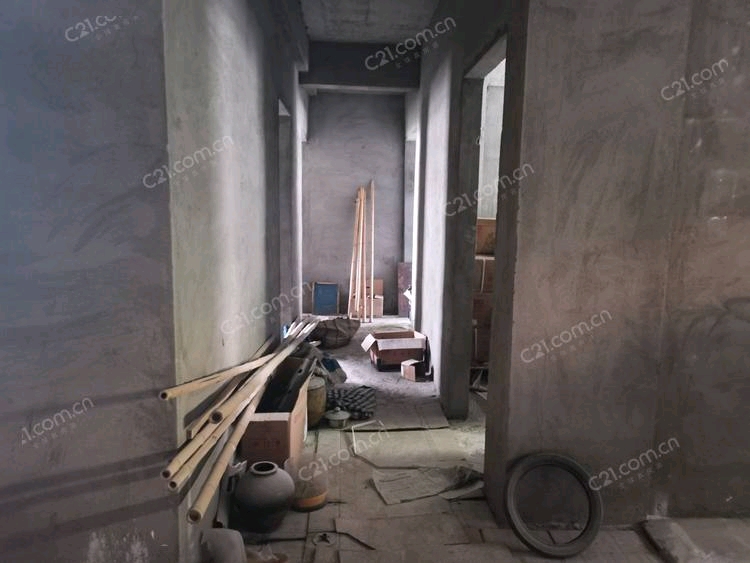 高鐵片 千賀名苑小區(qū)  138平米 三室兩廳兩衛(wèi) 證滿二年  報價57萬
