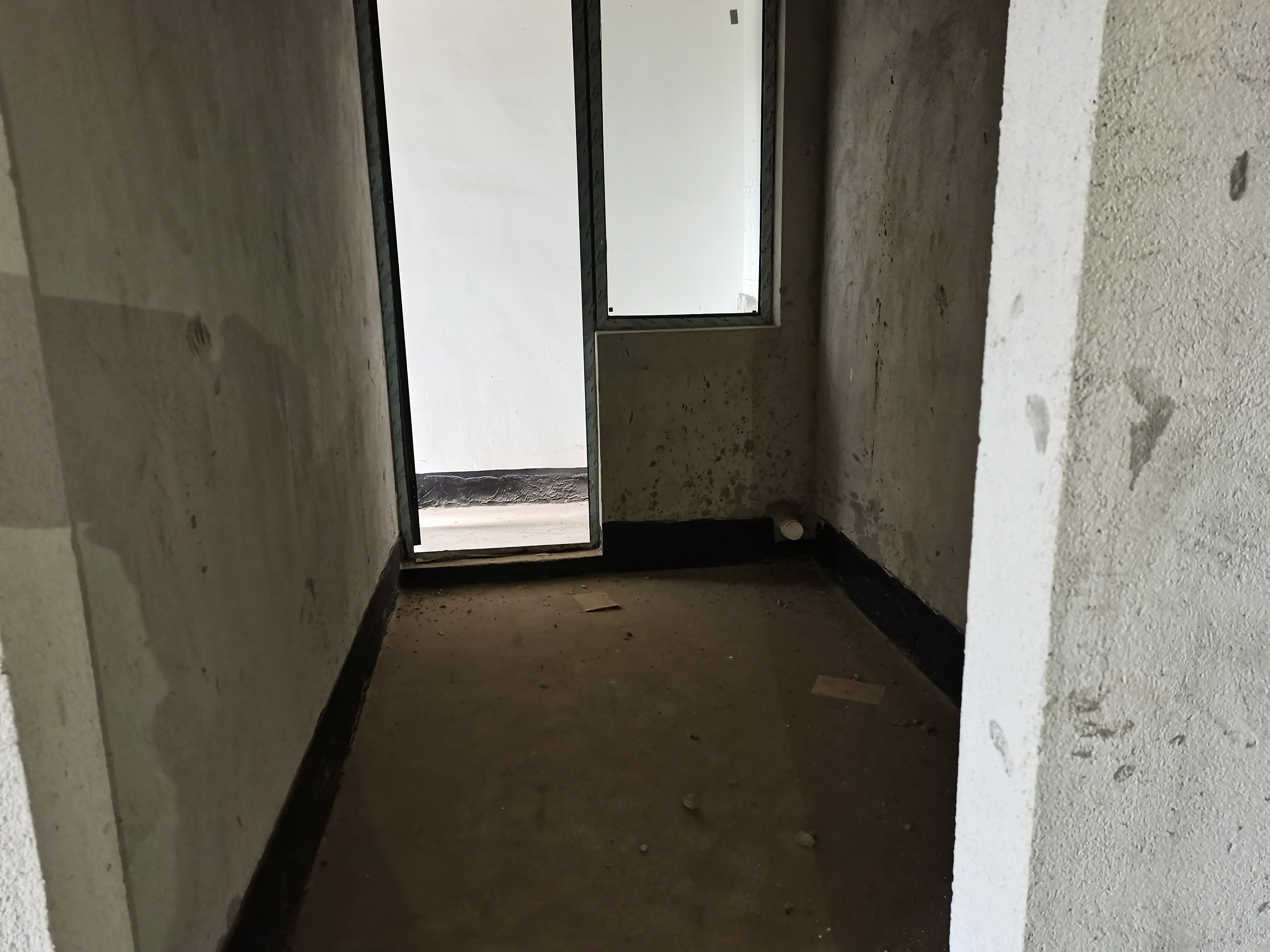 印象五号公馆，中间楼层，朝南户型，2室证件齐全！