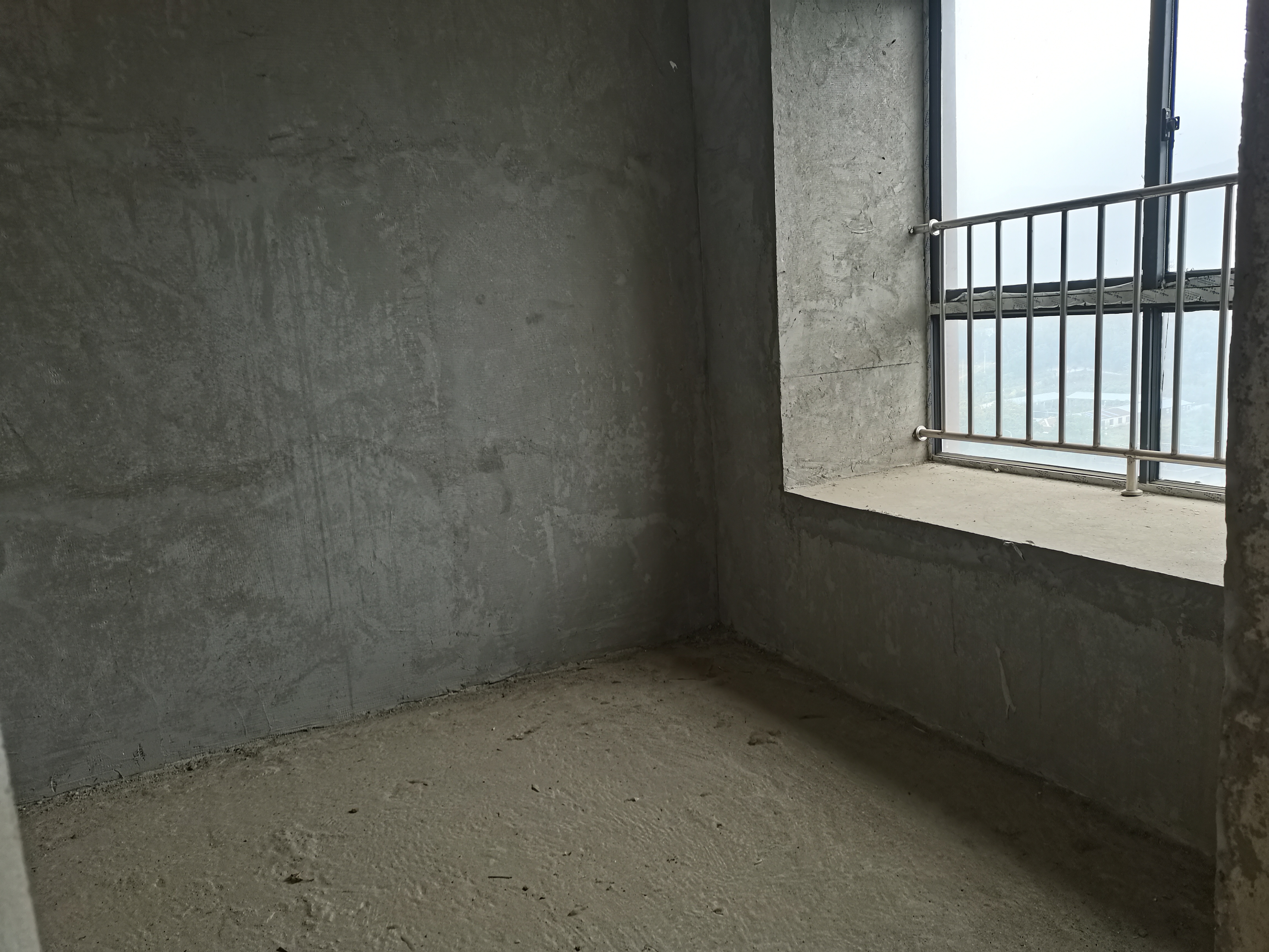 印象五号公馆，中间楼层，朝南户型，2室证件齐全！