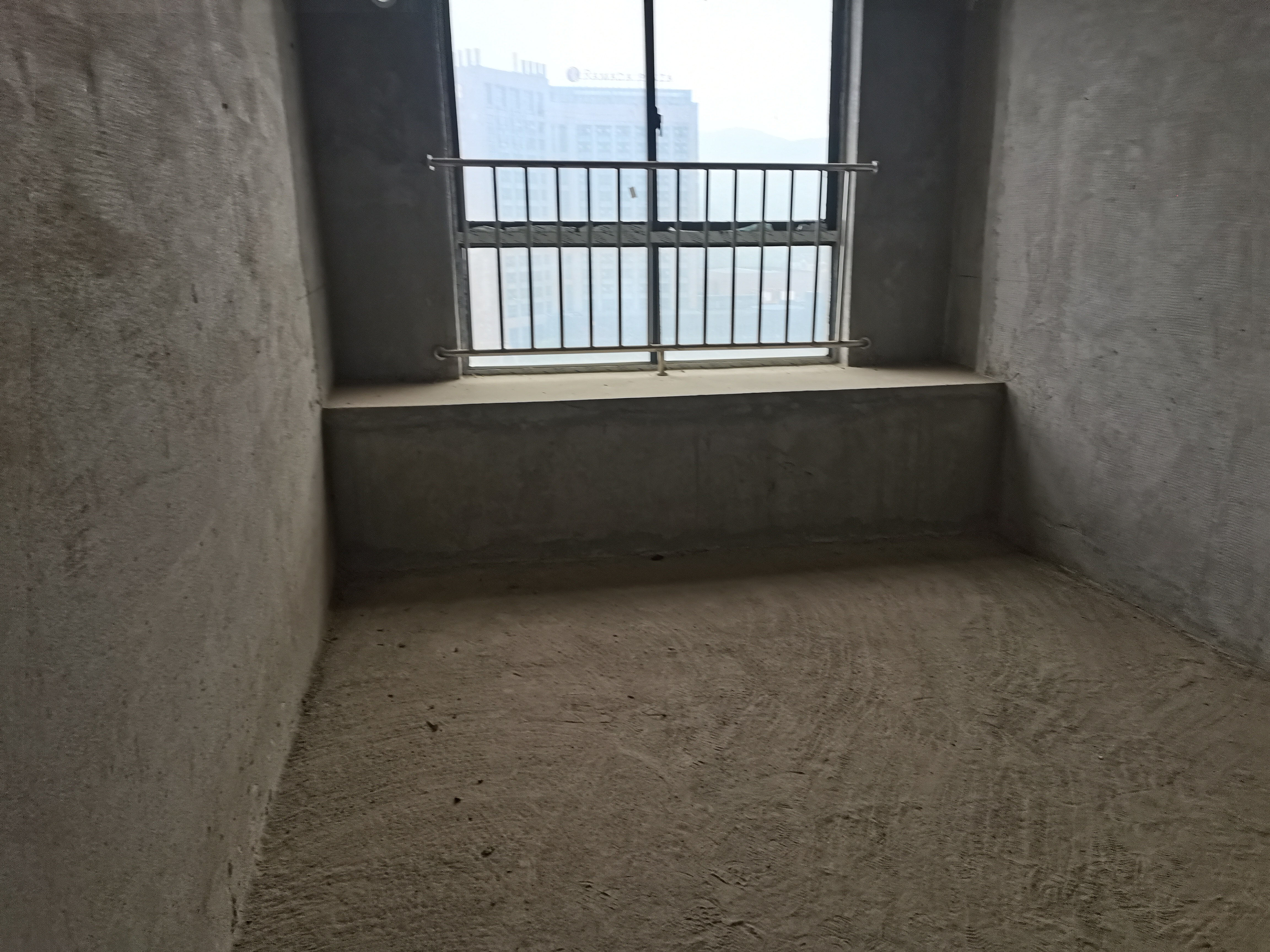 印象五号公馆，中间楼层，朝南户型，2室证件齐全！