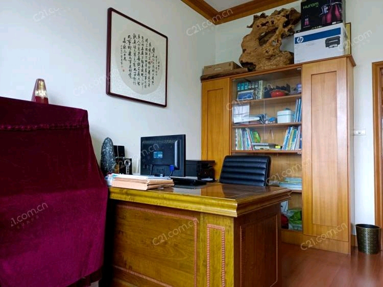 老國源小區(qū)三室兩廳121平，業(yè)主很講衛(wèi)生，房子保養(yǎng)的非常好，證件齊全，39.8萬誠意出售！