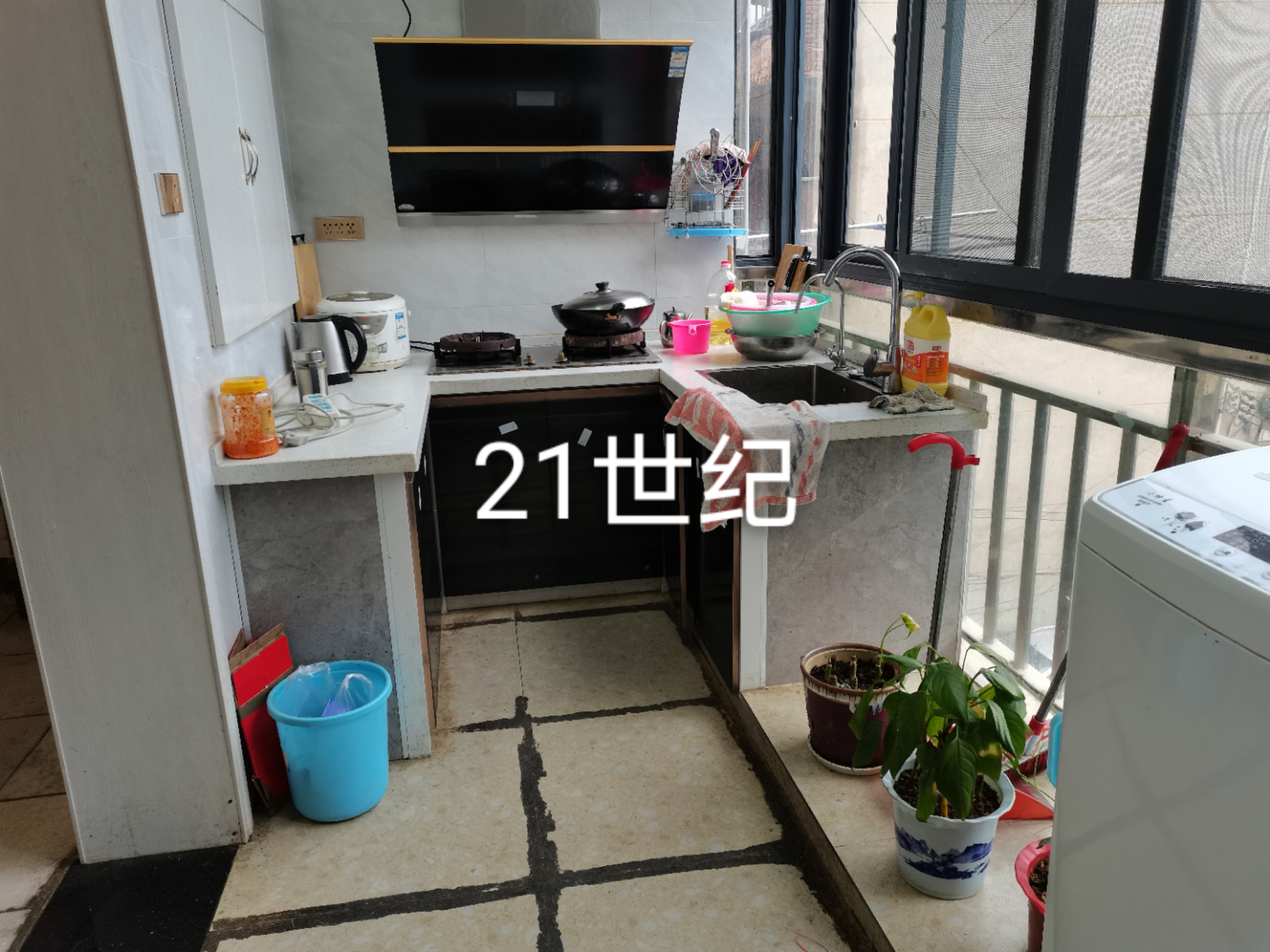 一小一中 房好樓層70平米大兩室兩廳證滿五 有院子停車房子剛翻新兩年報(bào)價35萬有鑰匙看房