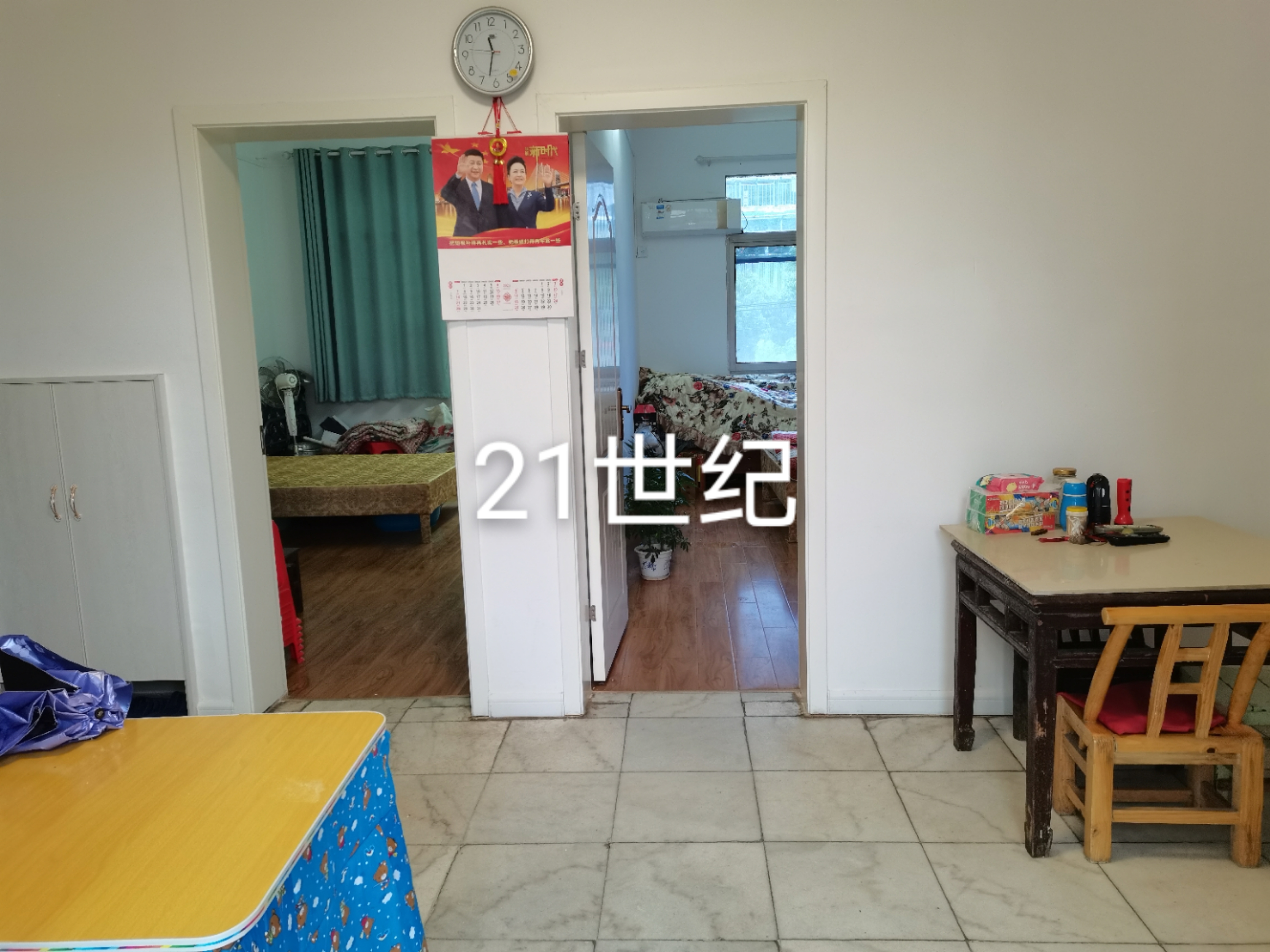 一小一中學(xué)區(qū)房 好樓層 70平米 大兩室兩廳 證滿五唯一  有院子停車 房子剛翻新兩年 報價35萬 有鑰匙看房