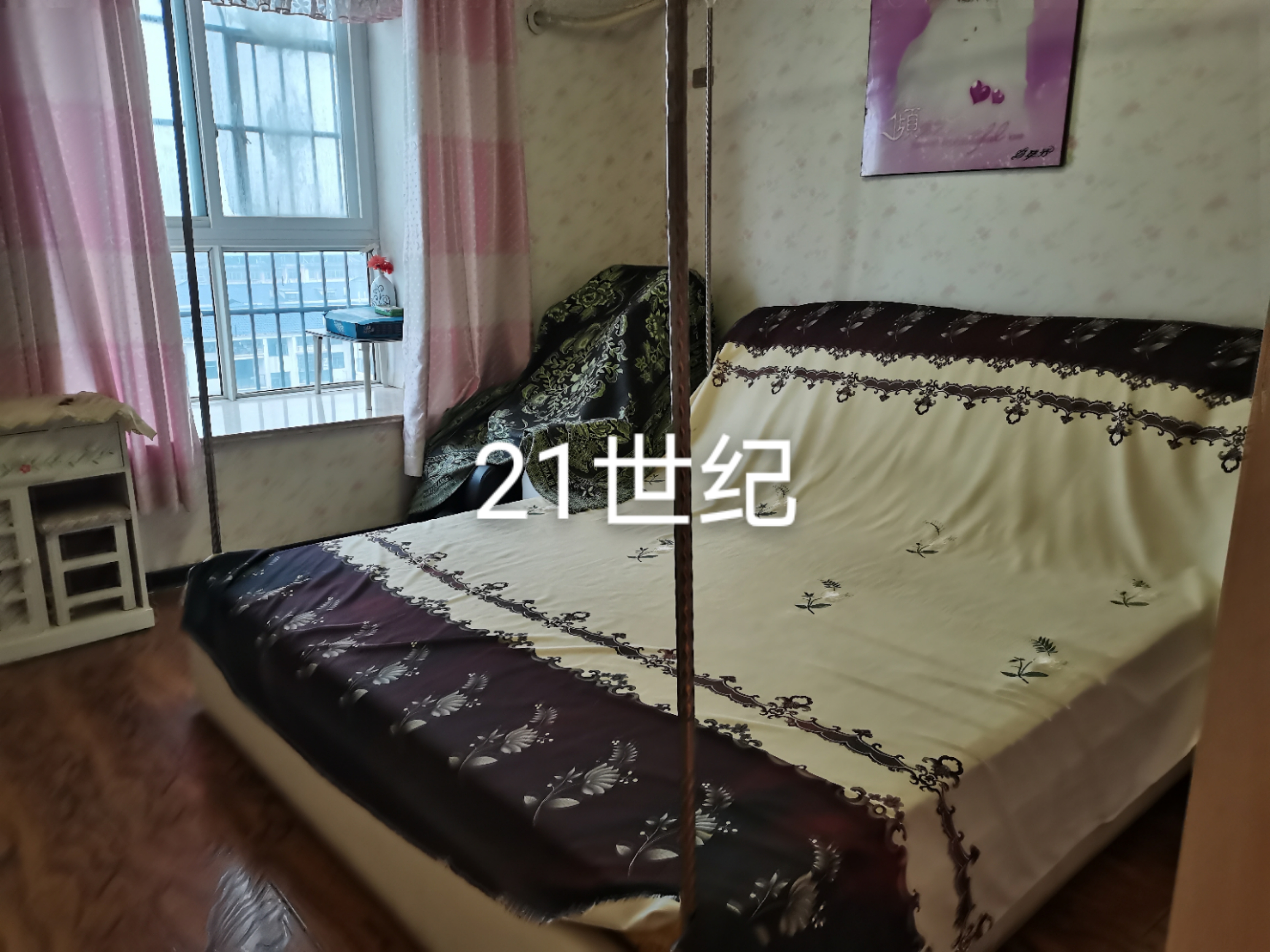 高鐵片電梯房好小區(qū)好樓層四室兩廳兩衛(wèi)兩個(gè)陽(yáng)臺(tái)135平米證滿五 業(yè)主因在外地置業(yè)誠(chéng)意出售此房售77萬(wàn)