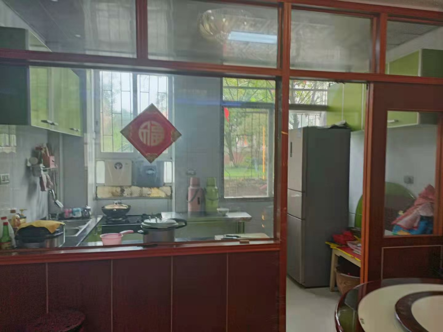 陸水灣十一街精裝小三房，保養(yǎng)的 好，南北通透100平，只要43萬，證件滿五 
