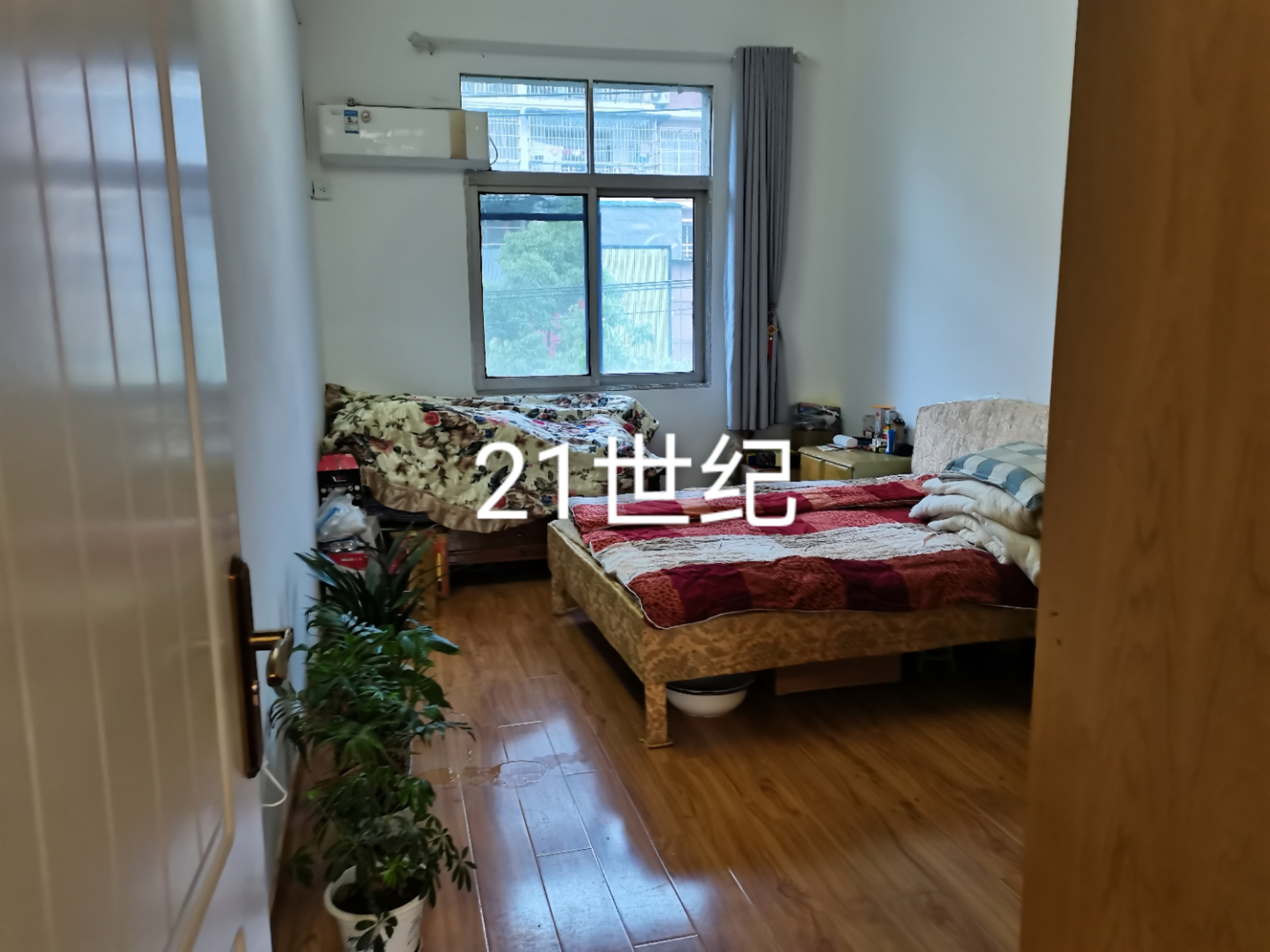 一小一中附近單位房有院子停車中間樓層69.29平米大室兩廳證在手看房方便售34萬