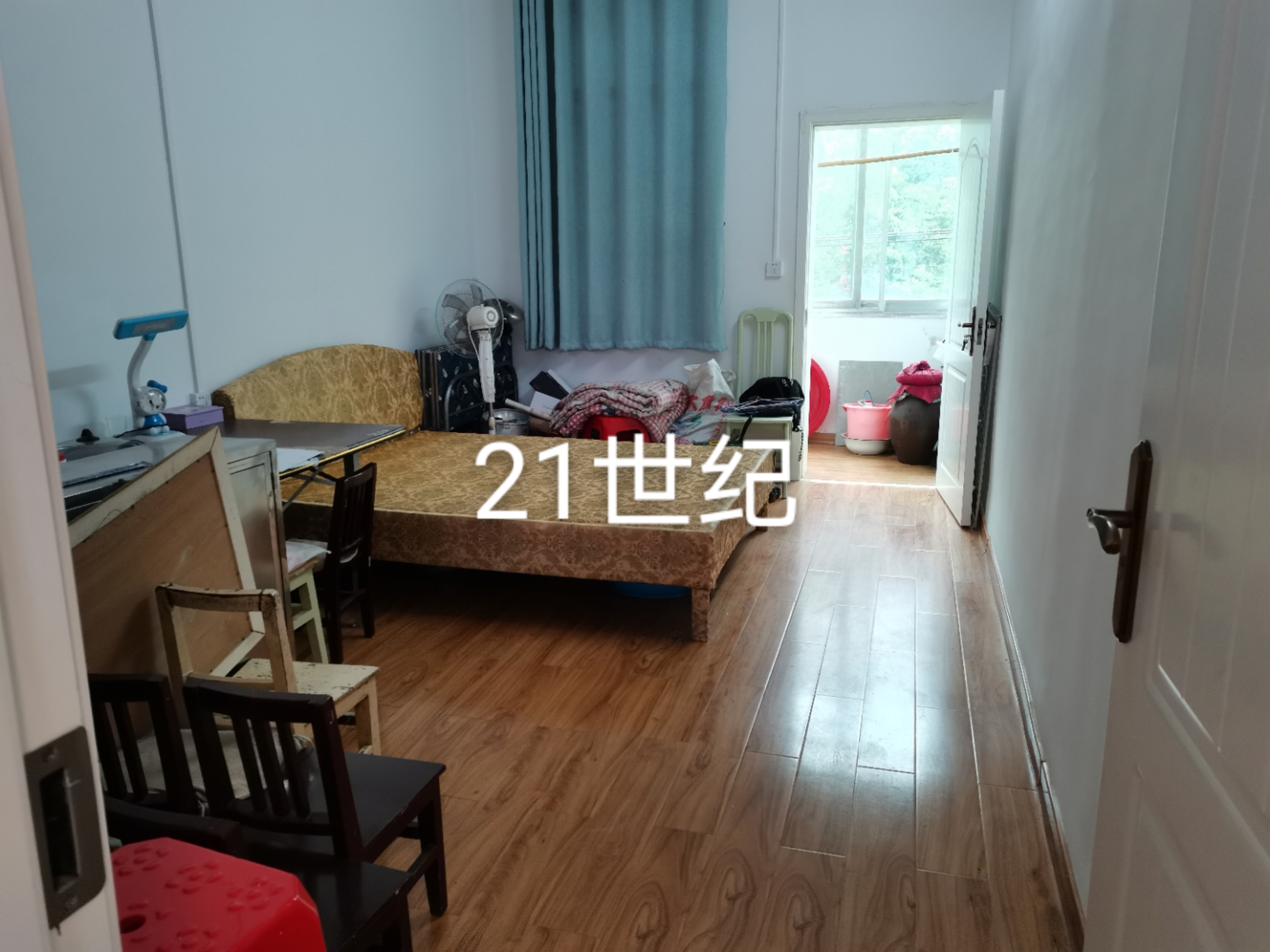 一小一中附近單位房有院子停車中間樓層69.29平米大室兩廳證在手看房方便售34萬