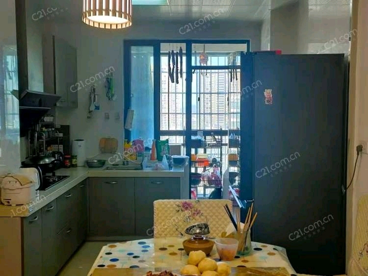 網紅橋邊電梯房中間樓層 裝修138平米售69萬