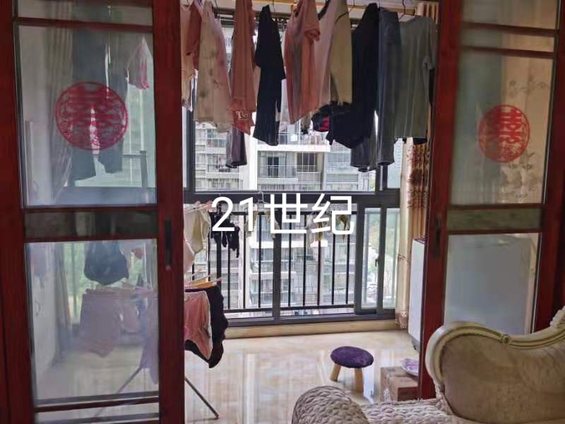 高铁片外国语附近雍景新城中间楼，房产证面积116，三室两厅两卫，报价73万