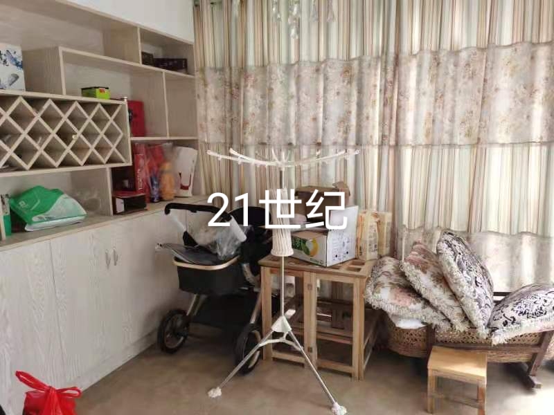 高铁片外国语附近雍景新城中间楼，房产证面积116，三室两厅两卫，报价73万