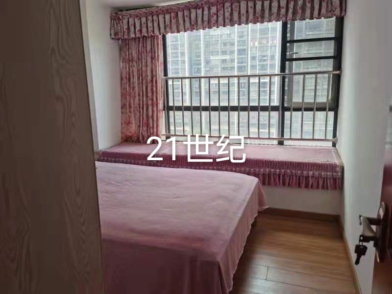 高铁片外国语附近雍景新城中间楼，房产证面积116，三室两厅两卫，报价73万