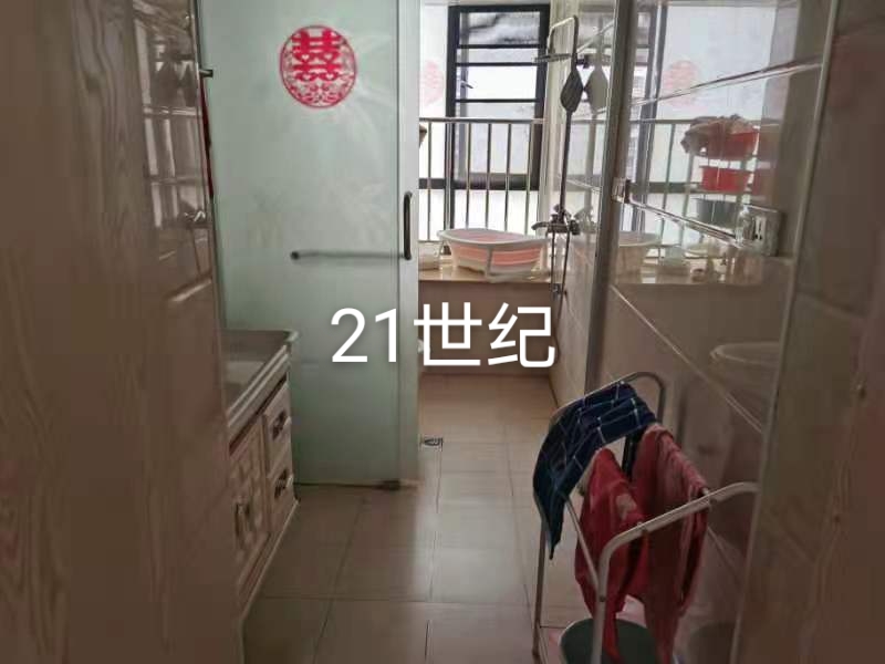 高铁片外国语附近雍景新城中间楼，房产证面积116，三室两厅两卫，报价73万