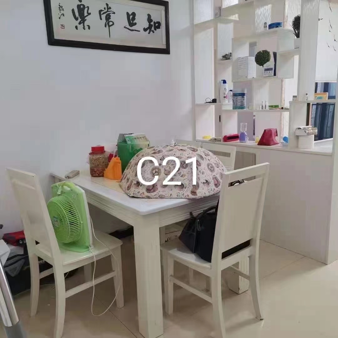 高鐵片雍景新城98平，（有贈(zèng)送面積）3室2廳2衛(wèi)，朝南戶型，采光很好，精裝房毛坯價(jià)出售，只要52萬！