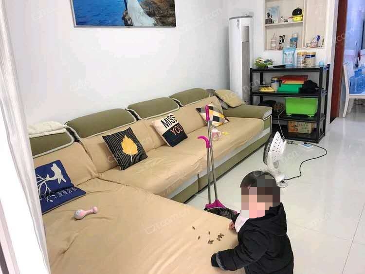 眾城國際中間樓層三室兩廳一衛(wèi)，拎包入住，95平。證滿2年 售53萬