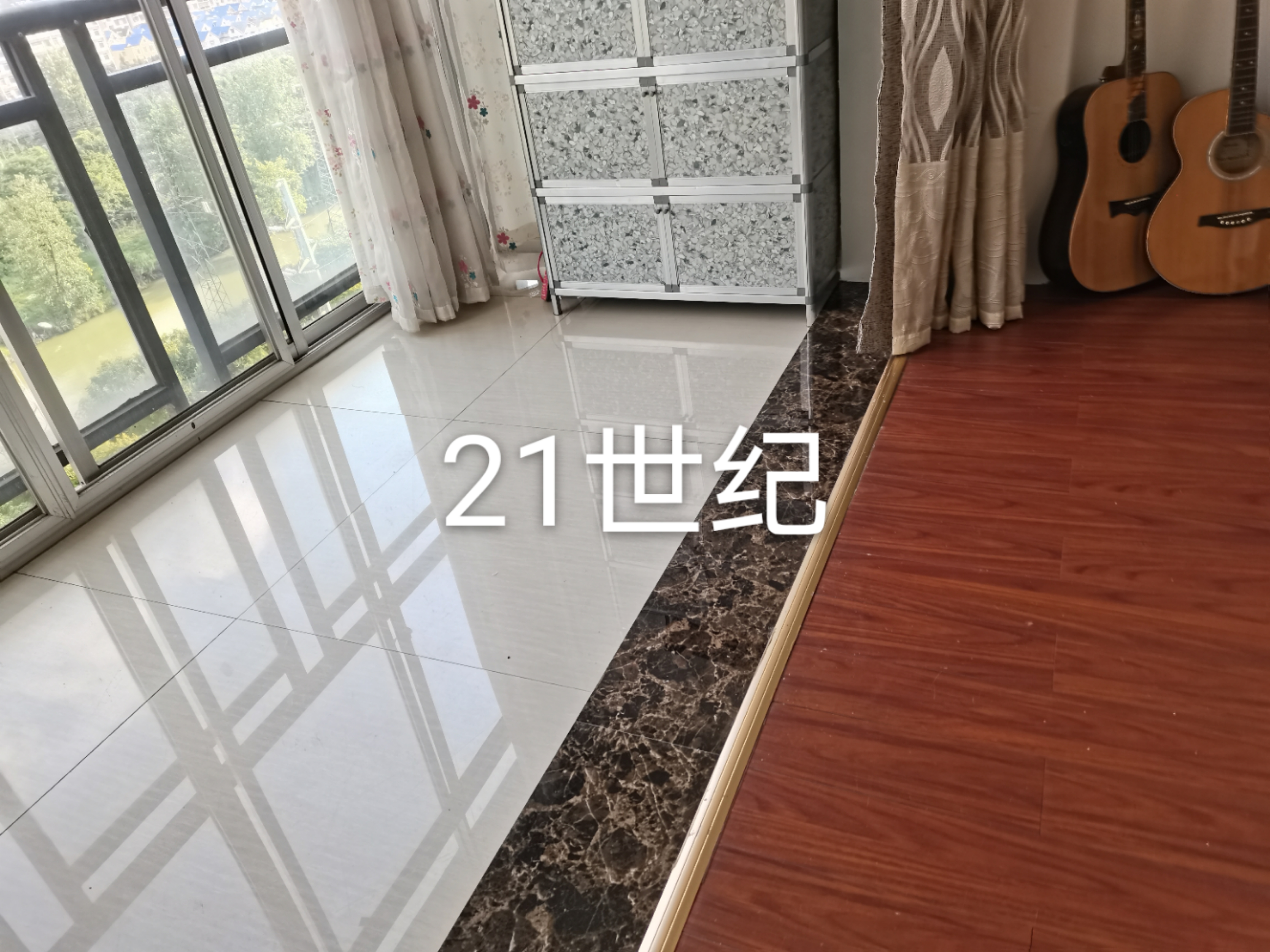 急售！东洲桥头电梯房101平米精装两房两厅双阳台采光好！朝南户型！证满二年业主长期在外地房子很新没怎么住
