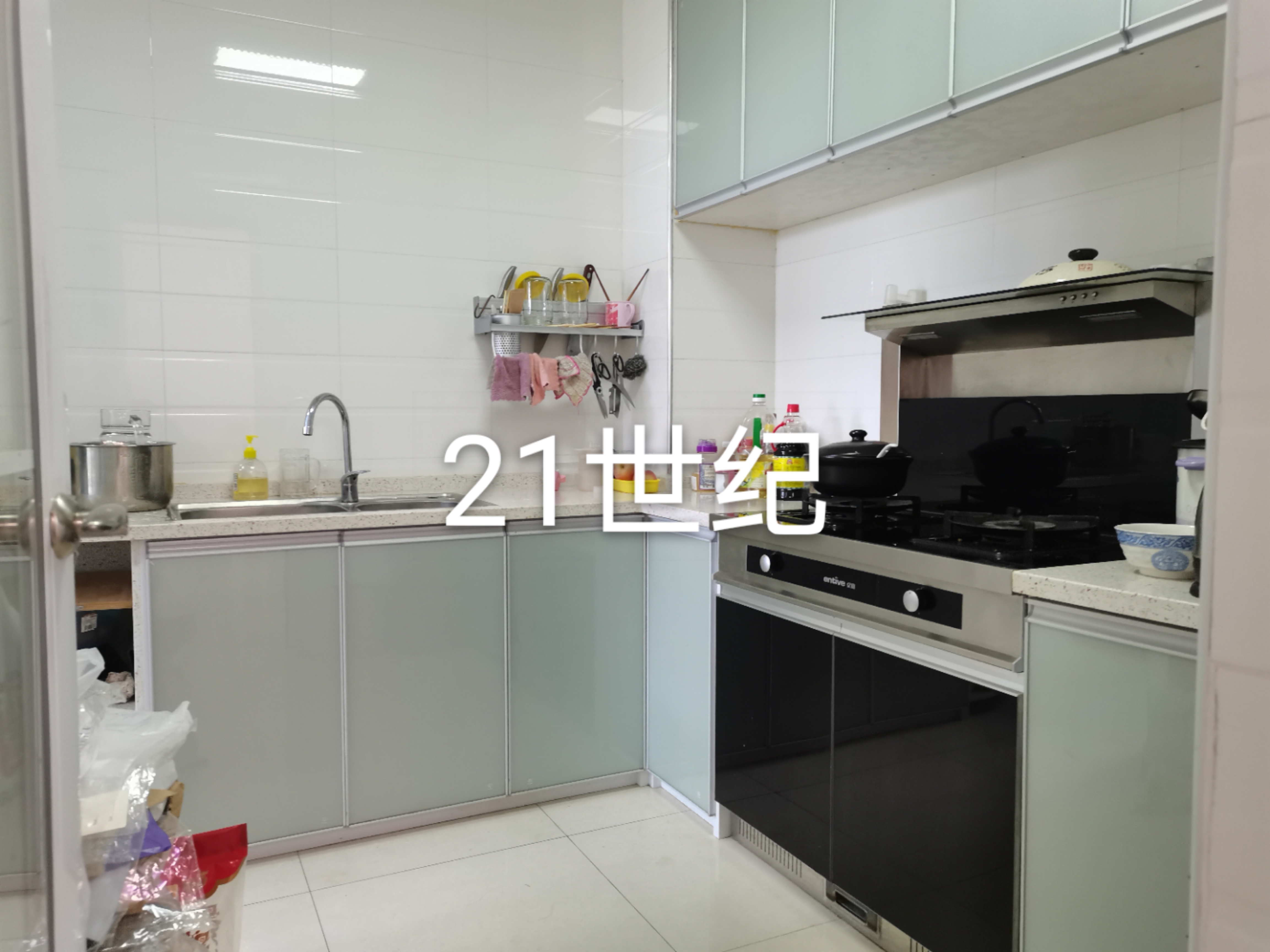 急售！东洲桥头电梯房101平米精装两房两厅双阳台采光好！朝南户型！证满二年业主长期在外地房子很新没怎么住