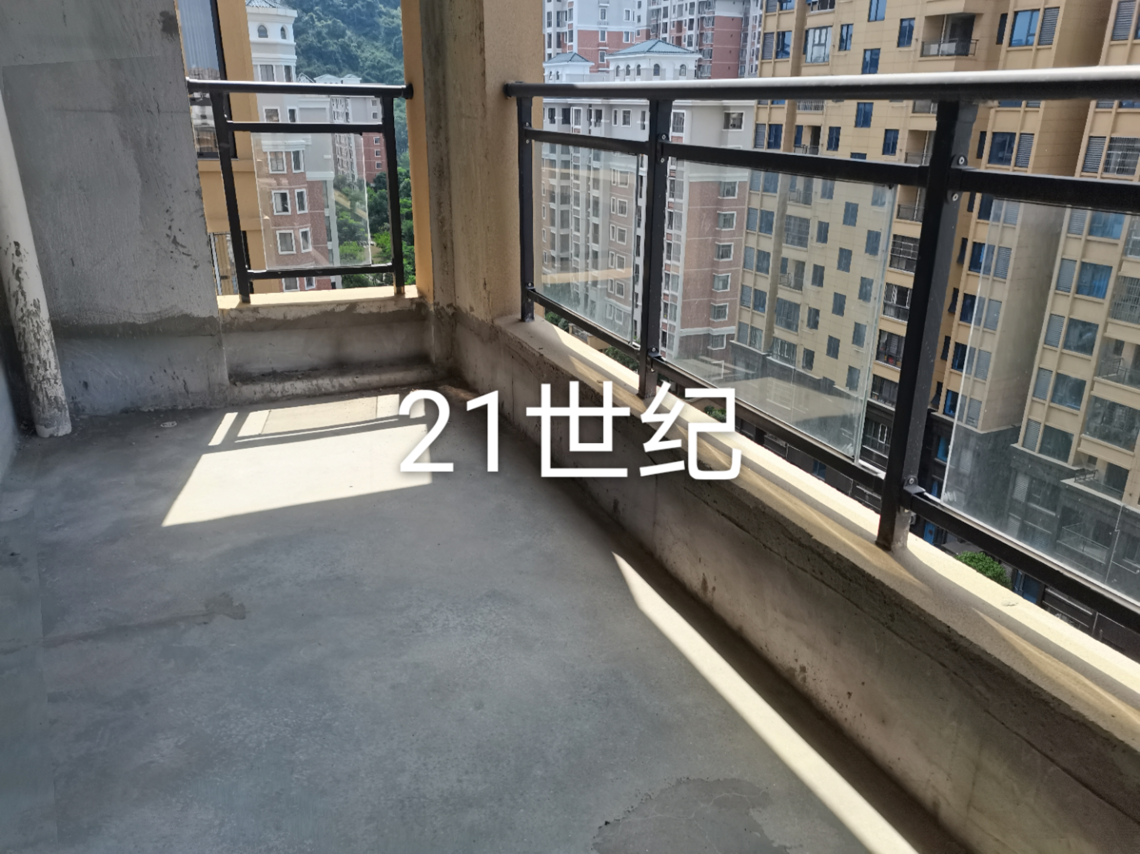 陆水湖边电梯房 好楼层 121平米 三室两厅两卫两双阳台 证满二年 售6+万