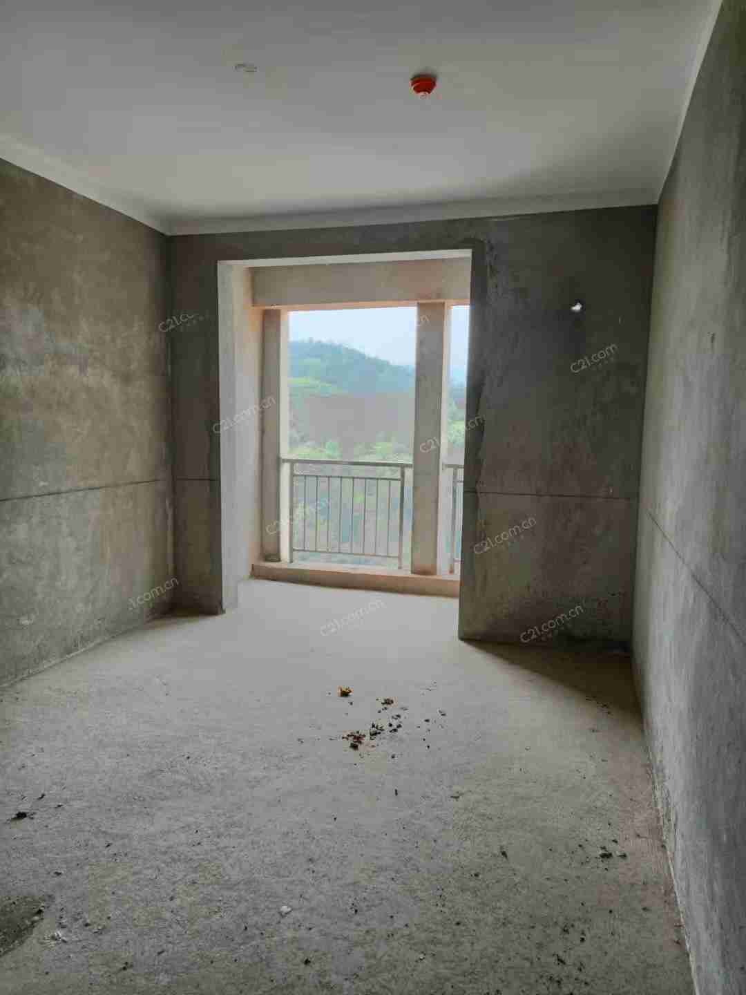 五小门口沁园小区电梯房好楼层139平米四室两厅两卫两个阳台证满二年看房方便售6+万