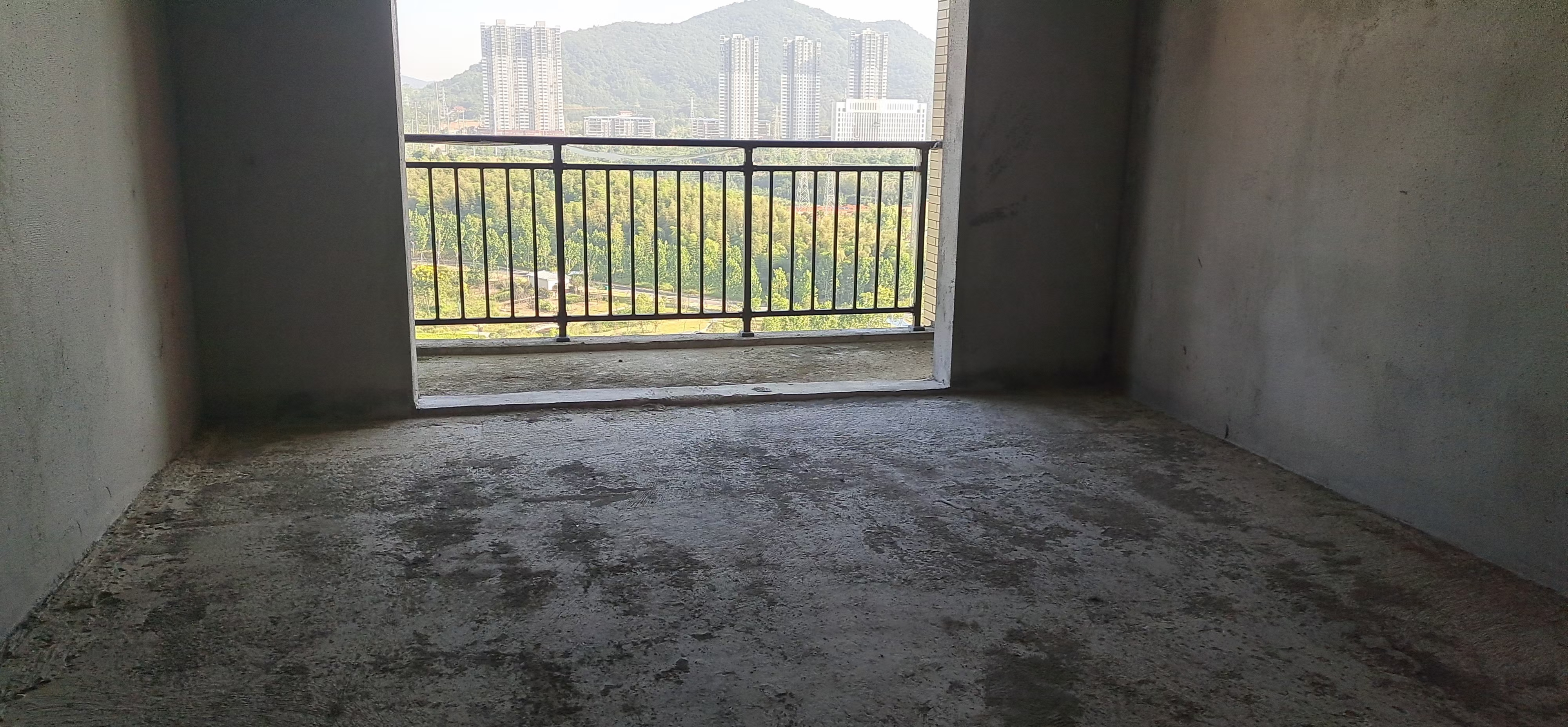 今日特价房华景中央公园好楼层128平米四室两厅双阳台