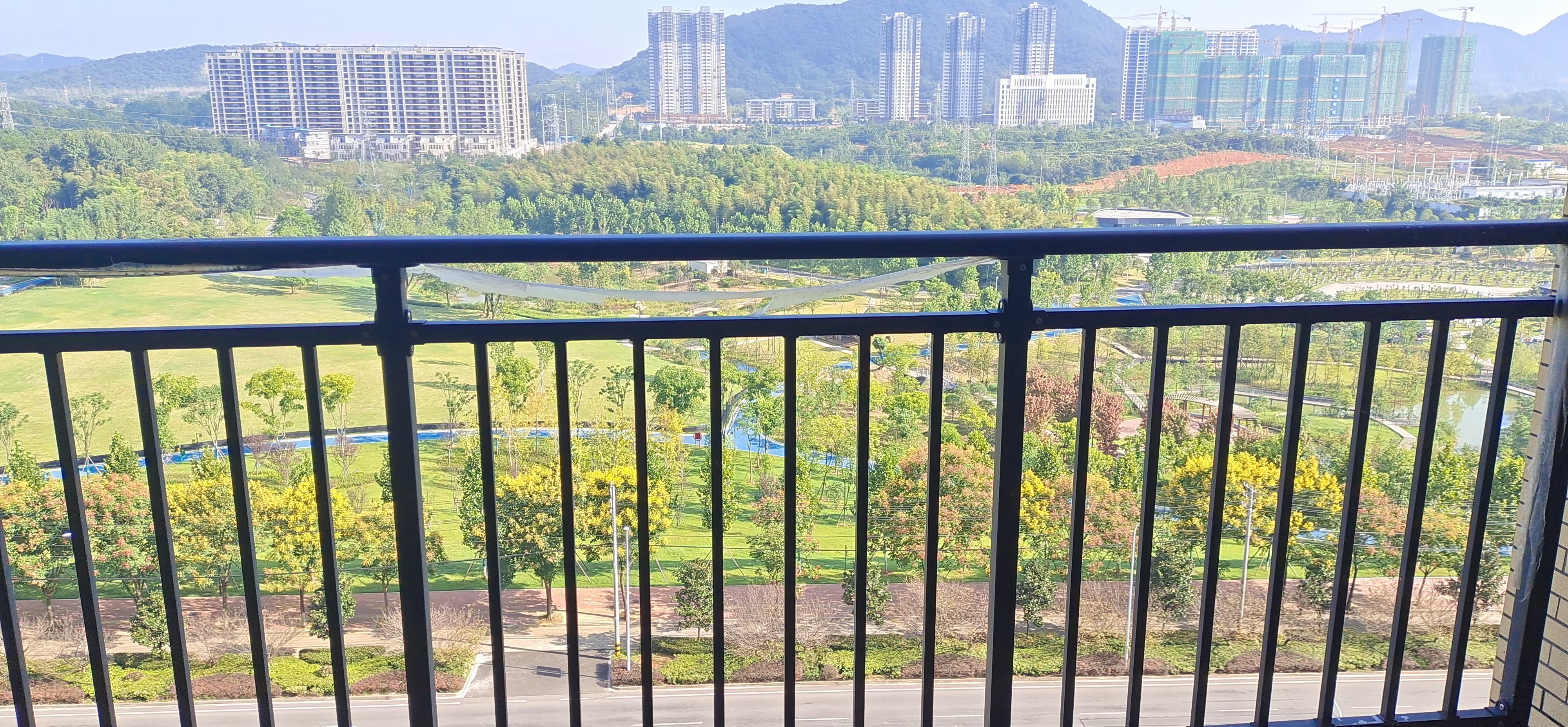 今日特价房华景中央公园好楼层128平米四室两厅双阳台