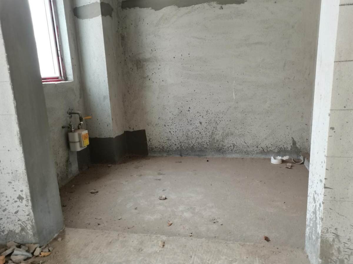福星花園好樓層電梯房128平米四室兩廳帶陽臺(tái)送入戶花園證滿二年看房方便