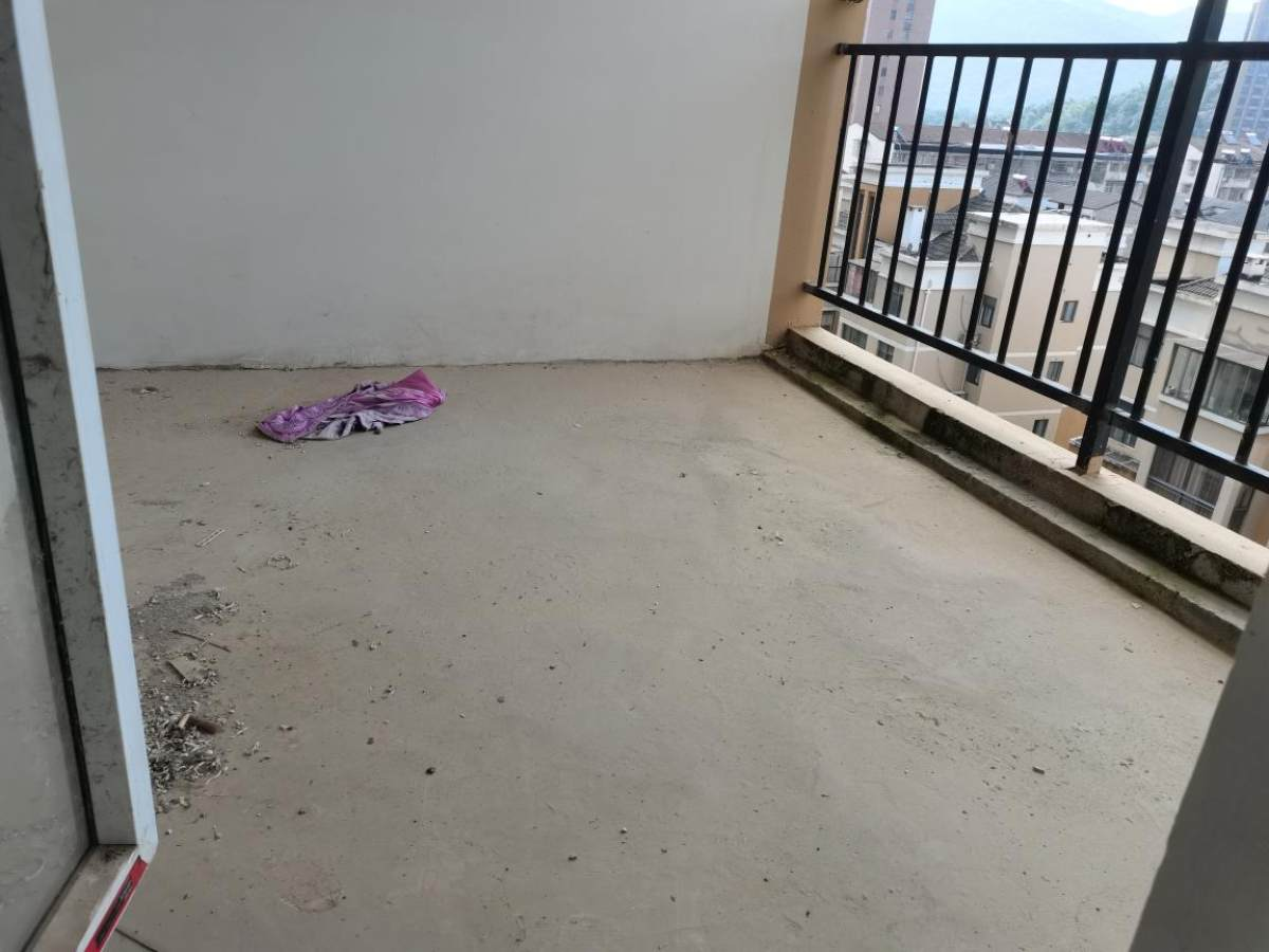 福星花園好樓層電梯房128平米四室兩廳帶陽臺(tái)送入戶花園證滿二年看房方便