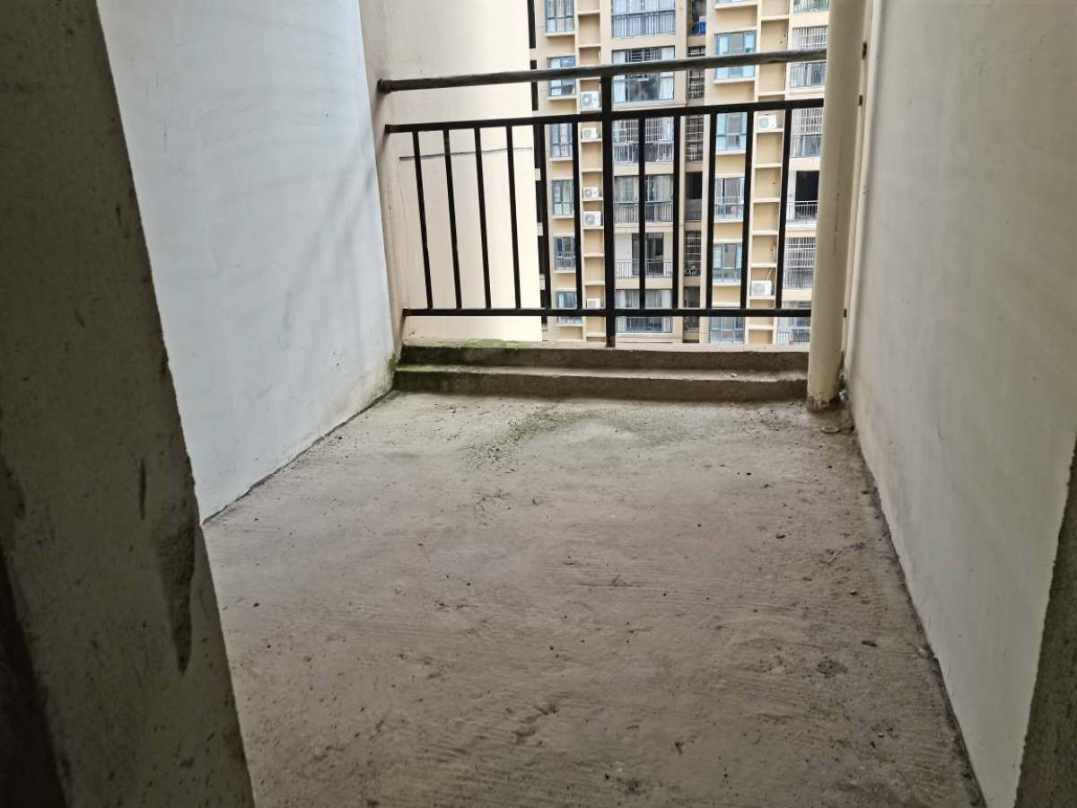 福星花園好樓層電梯房128平米四室兩廳帶陽臺(tái)送入戶花園證滿二年看房方便