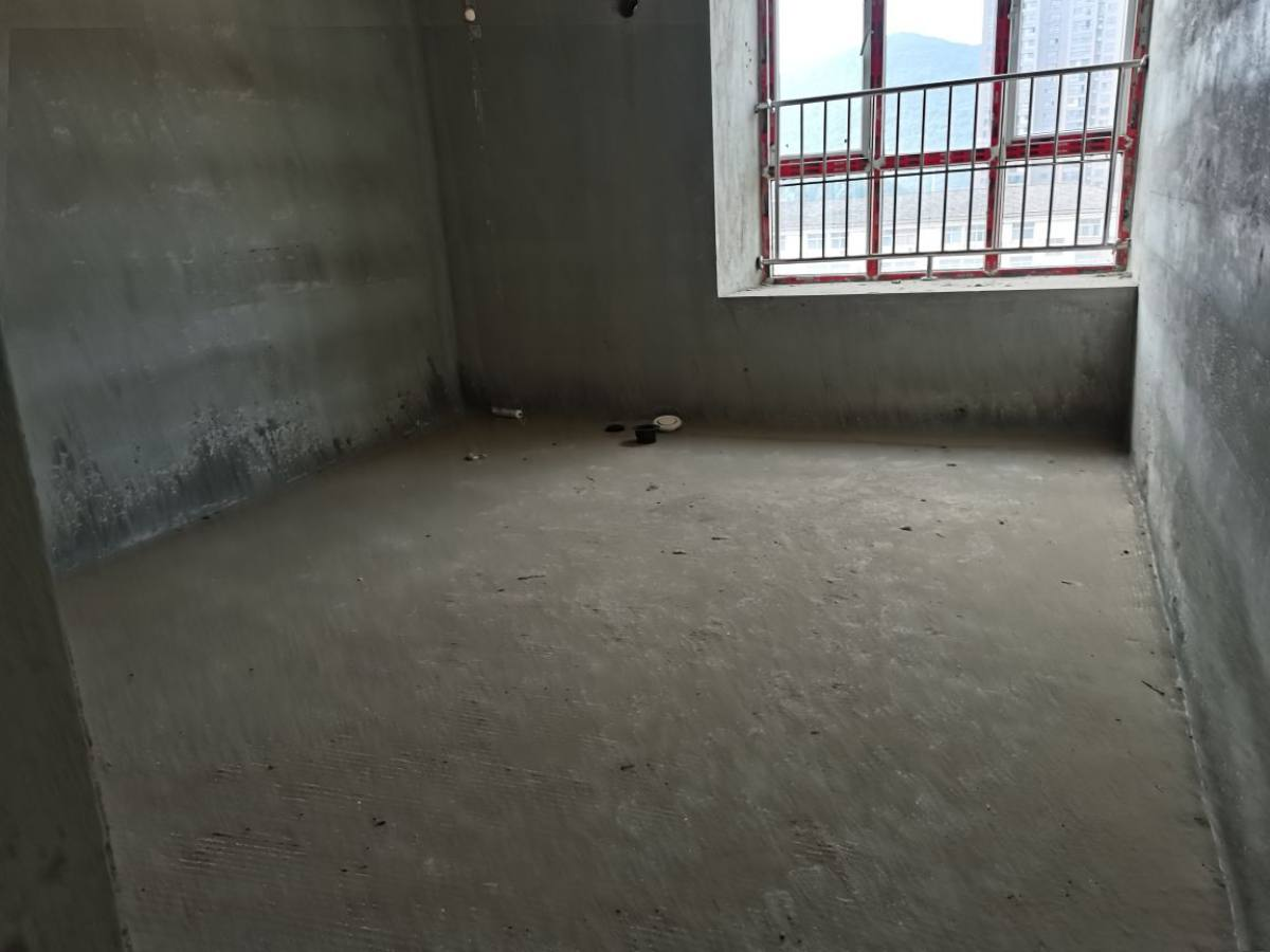 福星花園好樓層電梯房128平米四室兩廳帶陽臺(tái)送入戶花園證滿二年看房方便