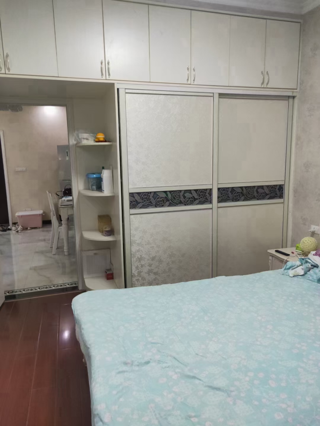 景峰尚城电梯中层，89平，2室2厅，南北通透没怎么住过，48万，证满2年