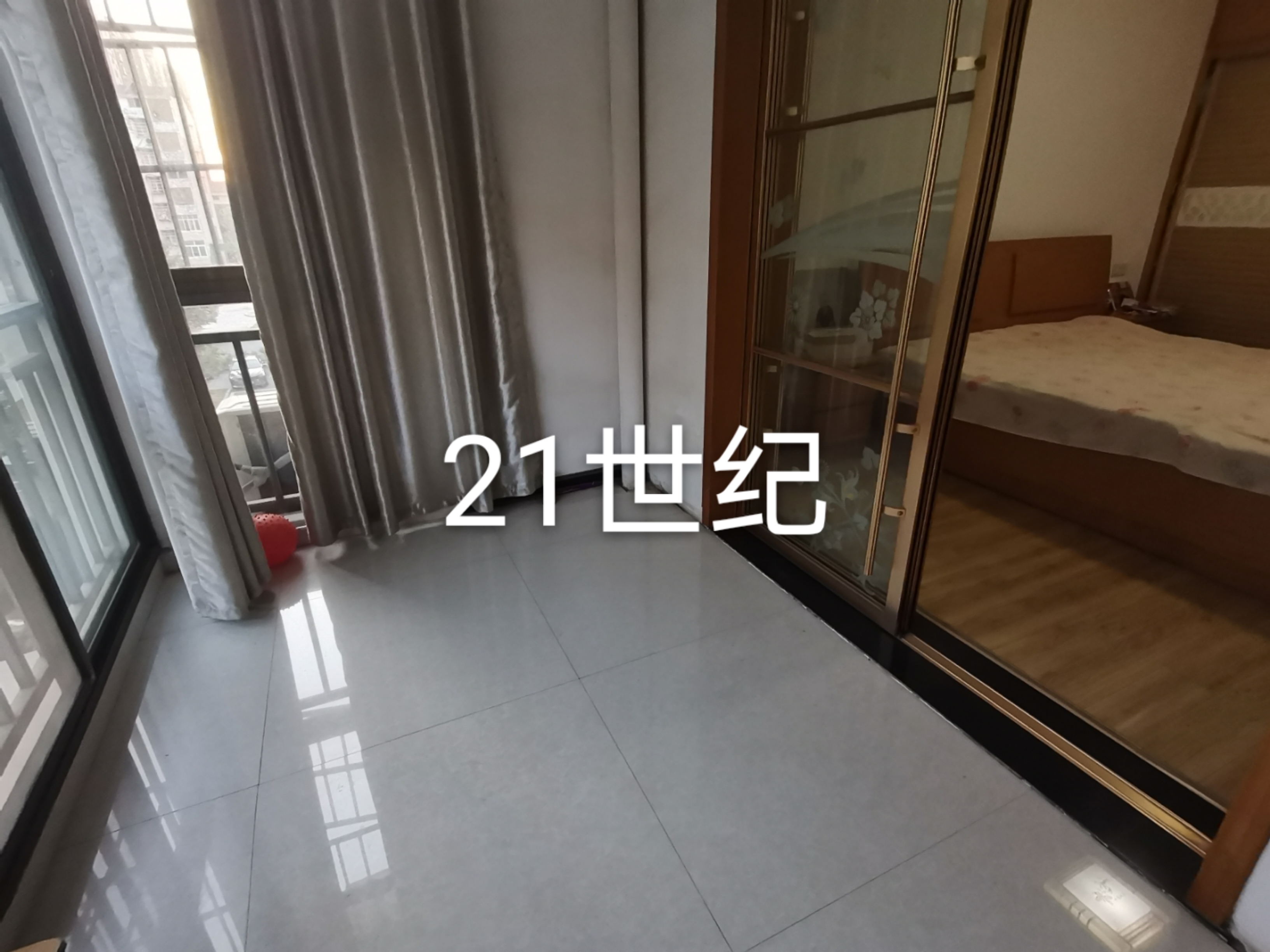新区单位房好楼层使用面积162平米三室两厅三个大阳台证满二年售69万