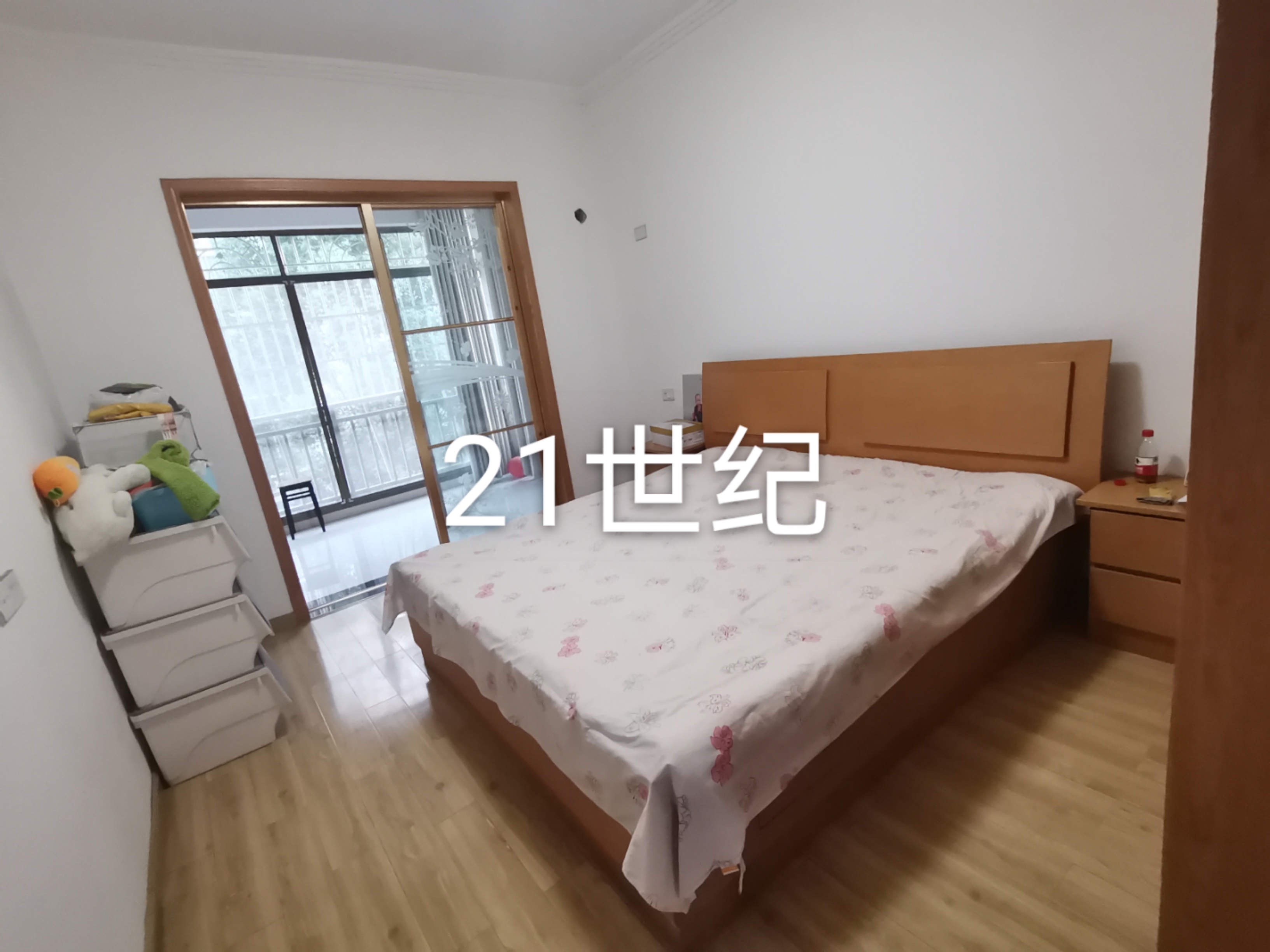 新区单位房好楼层使用面积162平米三室两厅三个大阳台证满二年售69万