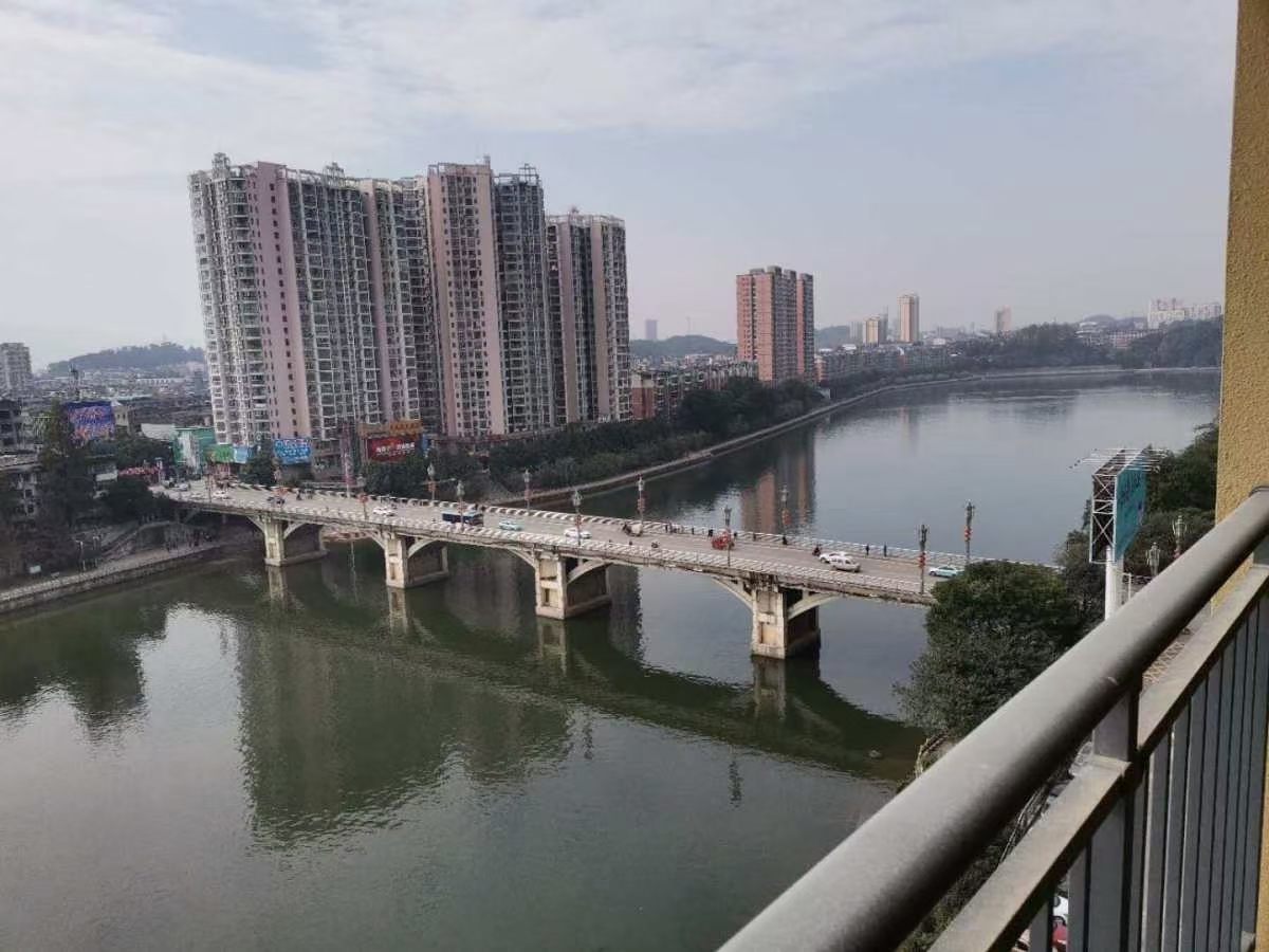 來(lái)套朝南河景三房！急售！證在手！僅50+萬(wàn)?。?！