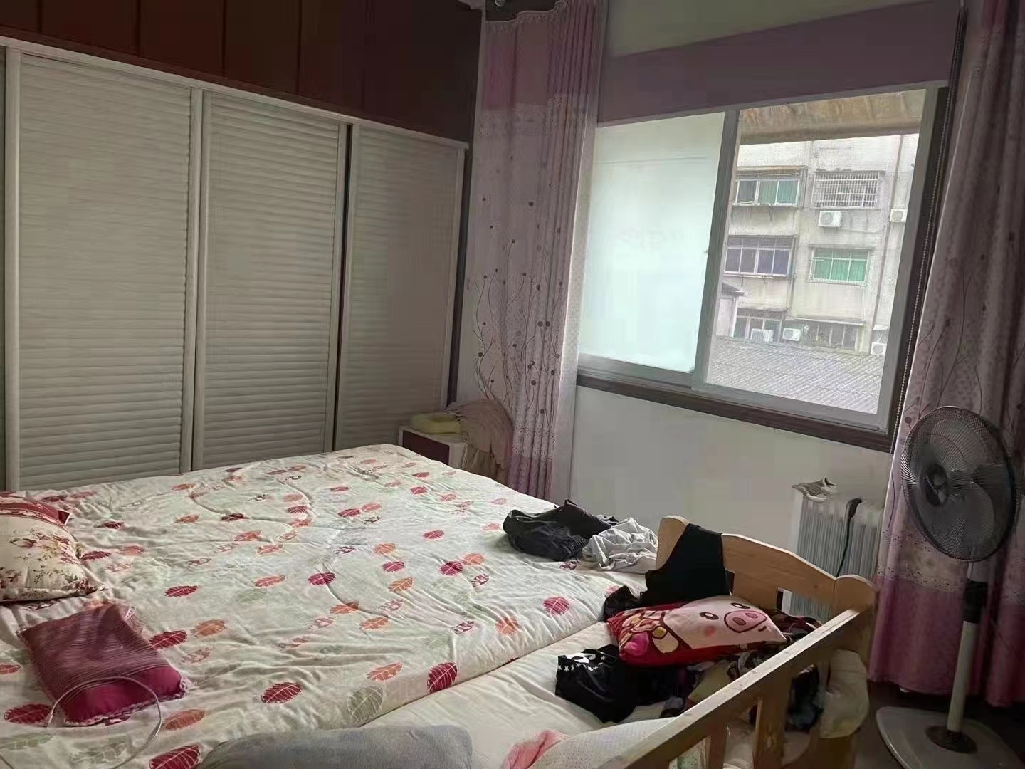 新区单位房三房来啦！全新装修。证件齐全。 35万。。。